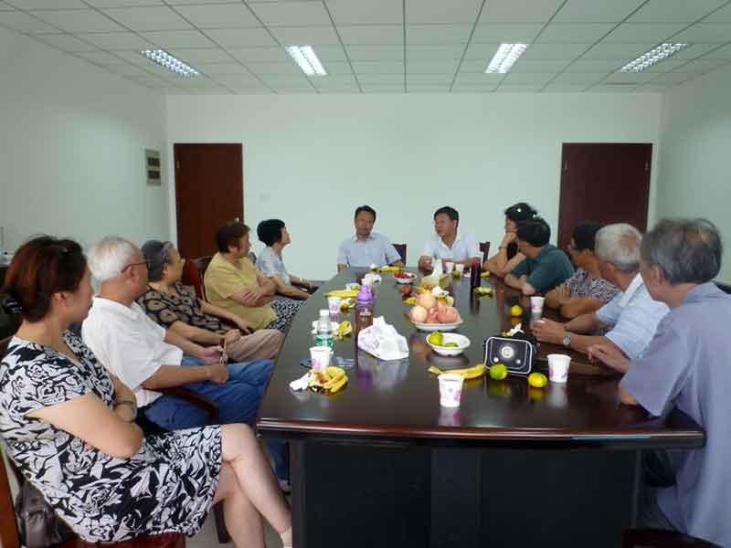 所退休支部同志参观企业
